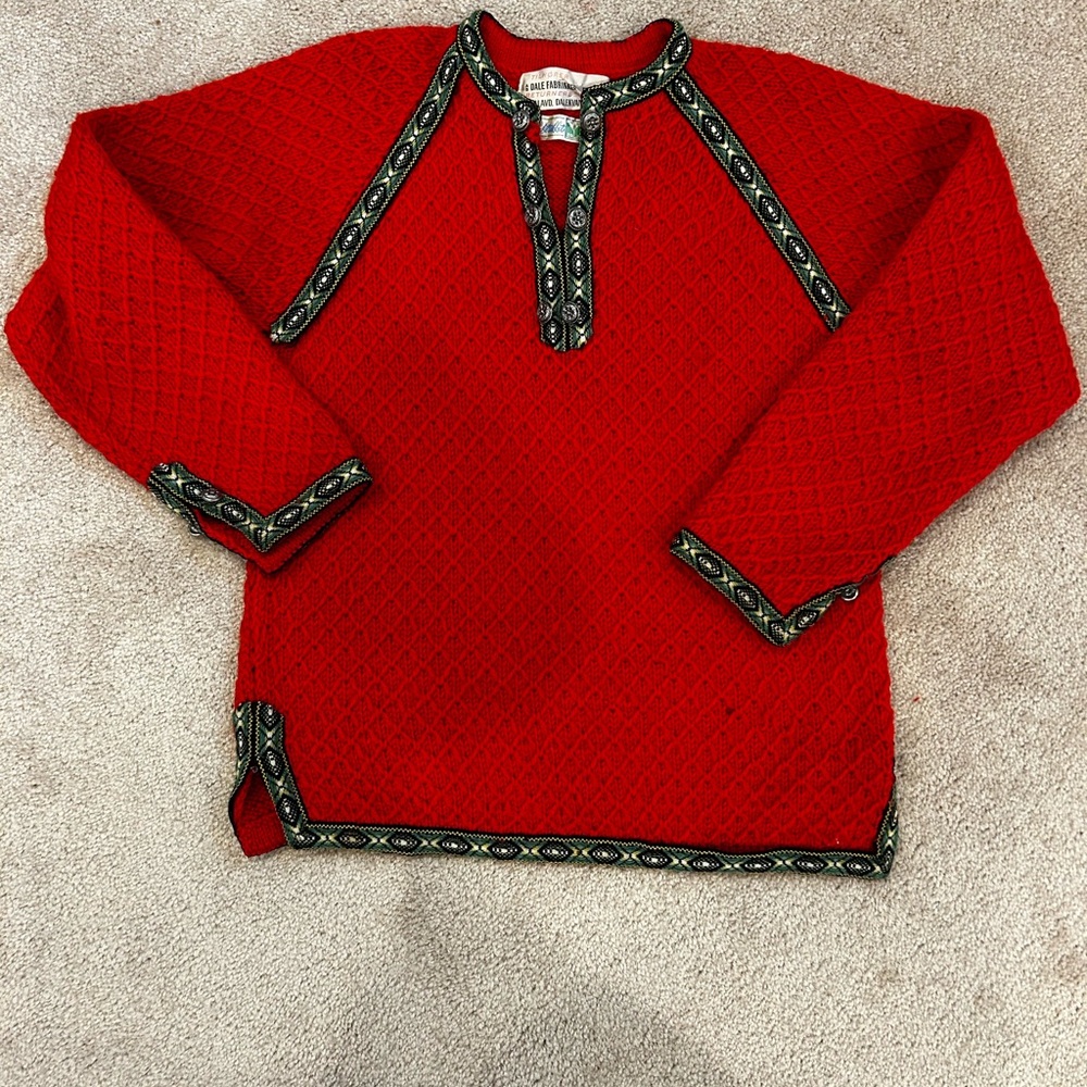 Vintage Dale of Norway handknit pullover sweater